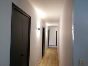 DC Rénovation est une entreprise spécialisée dans les projets de peinture intérieure.